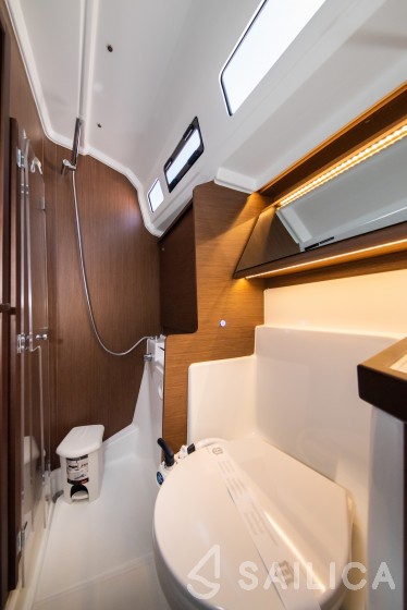 Oceanis 40.1 - Yacht Charter Sailica