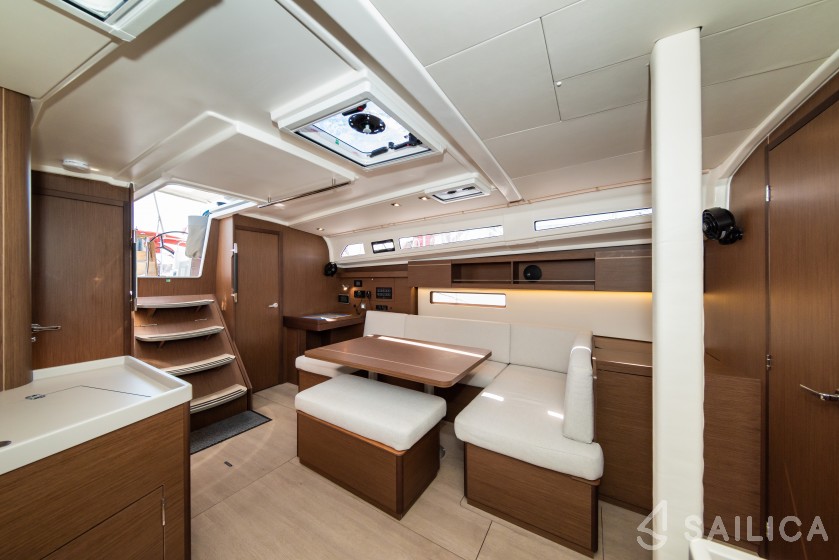Oceanis 40.1 - Yacht Charter Sailica