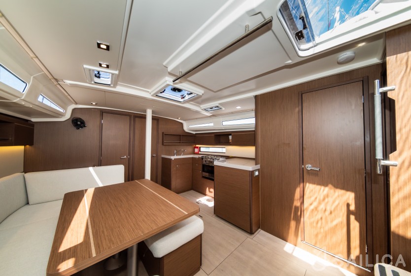Oceanis 40.1 - Yacht Charter Sailica