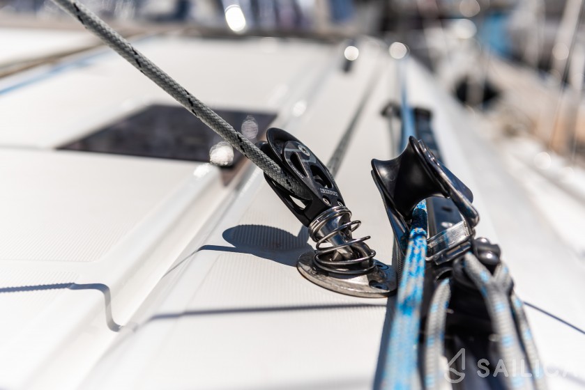 Oceanis 40.1 - Yacht Charter Sailica