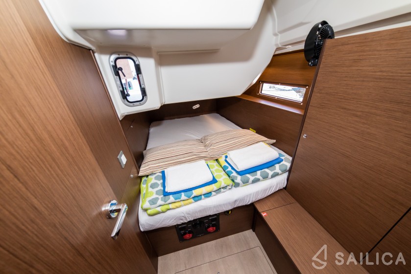 Oceanis 40.1 - Yacht Charter Sailica
