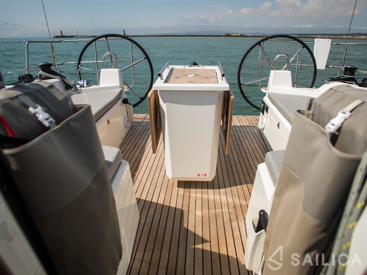 Oceanis 40.1 - Yacht Charter Sailica
