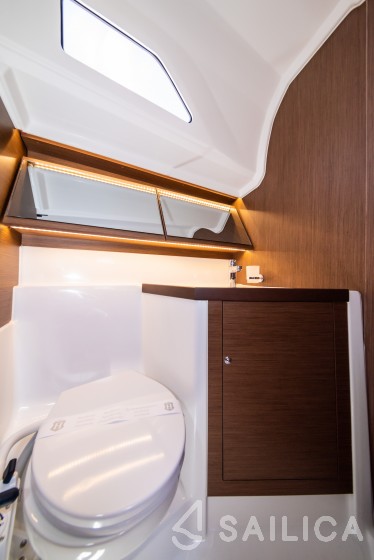 Oceanis 40.1 - Yacht Charter Sailica