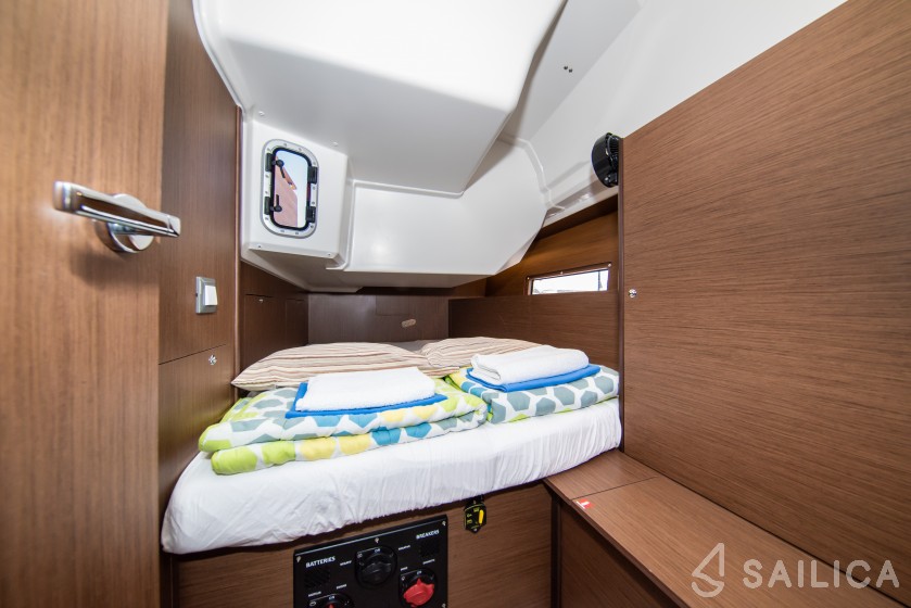 Oceanis 40.1 - Yacht Charter Sailica