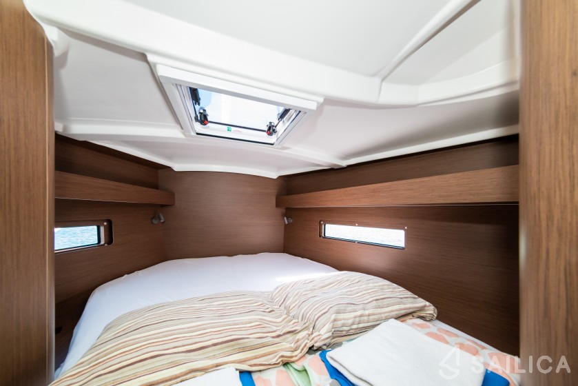 Oceanis 40.1 - Yacht Charter Sailica