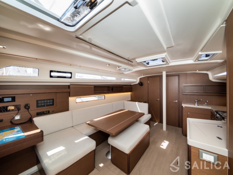 Oceanis 40.1 - Yacht Charter Sailica