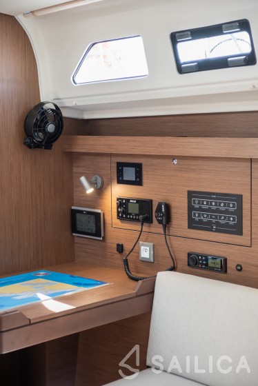 Oceanis 40.1 - Yacht Charter Sailica