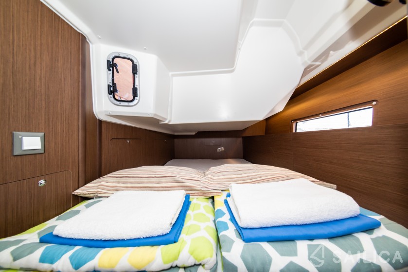 Oceanis 40.1 - Yacht Charter Sailica