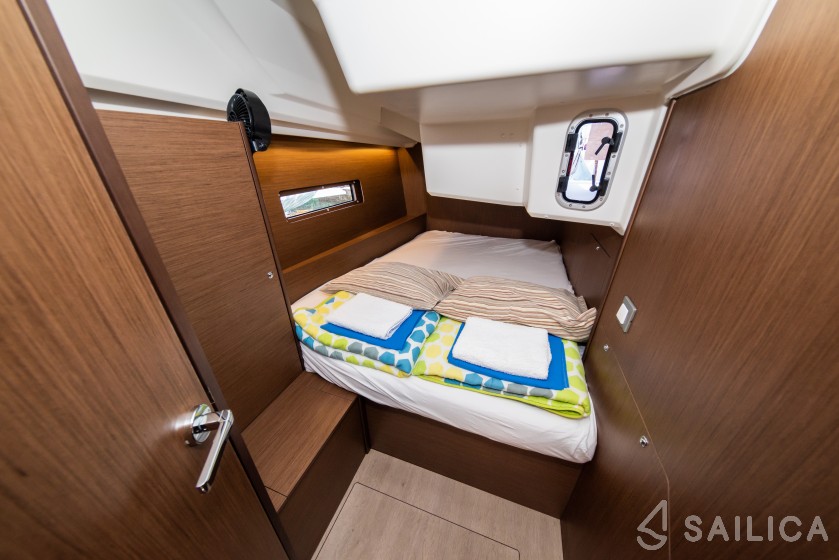 Oceanis 40.1 - Yacht Charter Sailica