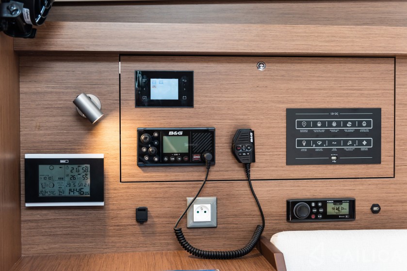 Oceanis 40.1 - Yacht Charter Sailica