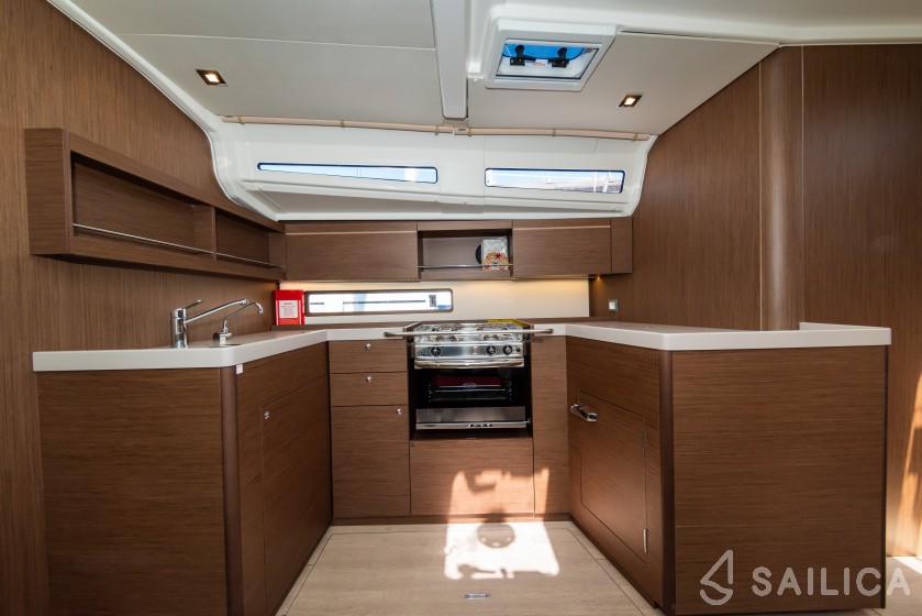 Oceanis 40.1 - Yacht Charter Sailica