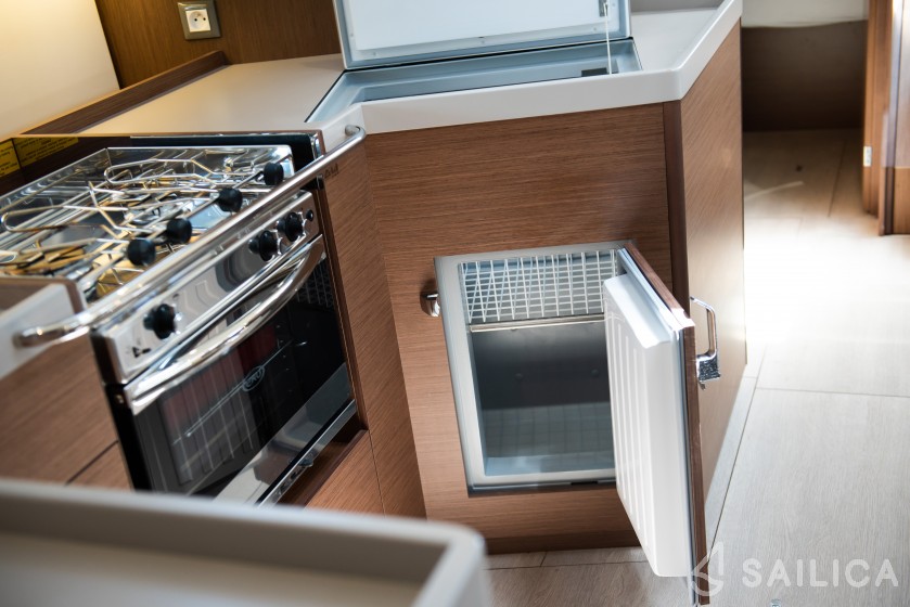 Oceanis 40.1 - Yacht Charter Sailica