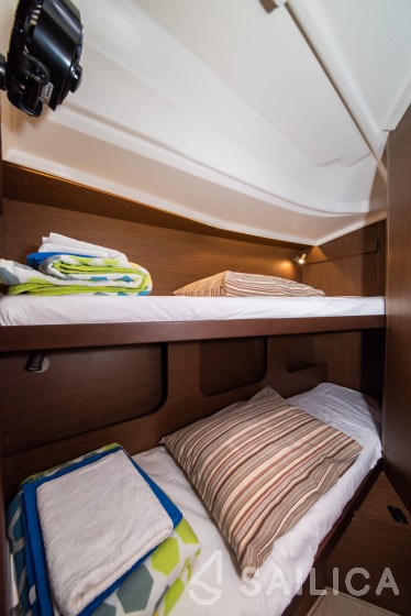 Oceanis 40.1 - Yacht Charter Sailica