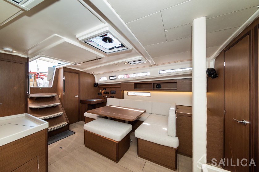 Oceanis 40.1 - Yacht Charter Sailica