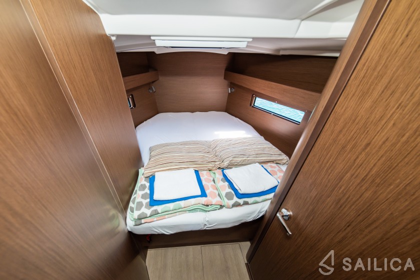 Oceanis 40.1 - Yacht Charter Sailica