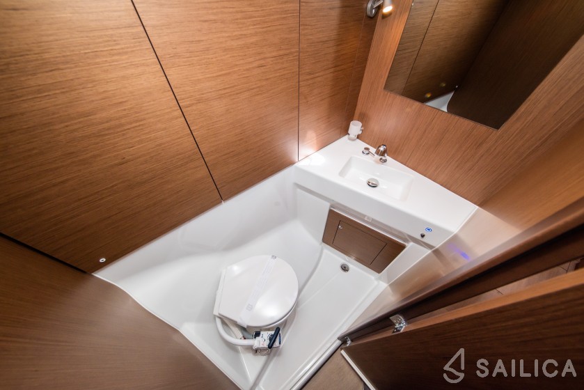 Oceanis 40.1 - Yacht Charter Sailica