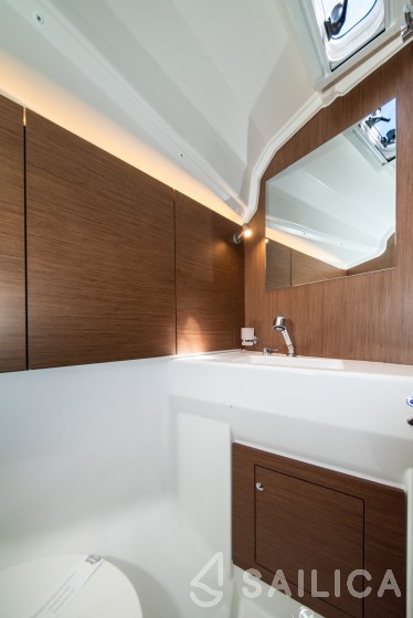 Oceanis 40.1 - Yacht Charter Sailica