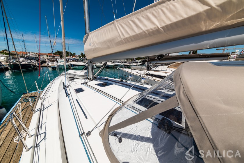 Oceanis 40.1 - Yacht Charter Sailica