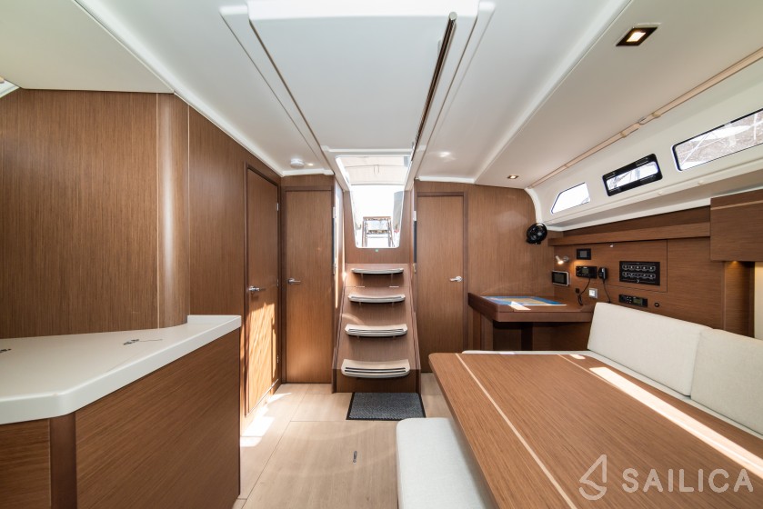 Oceanis 40.1 - Yacht Charter Sailica
