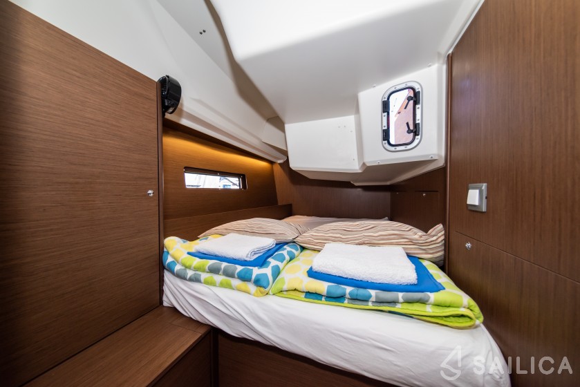 Oceanis 40.1 - Yacht Charter Sailica