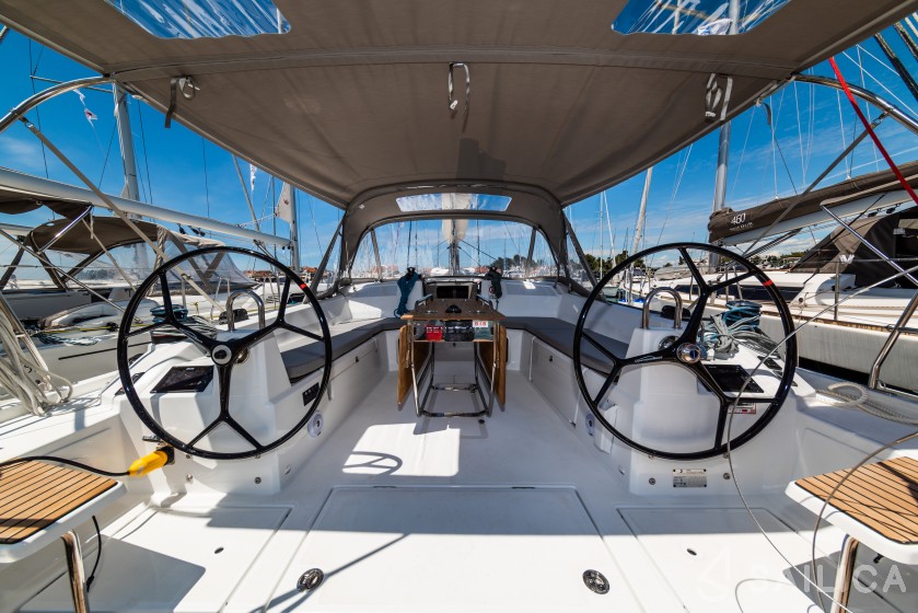 Oceanis 40.1 - Yacht Charter Sailica