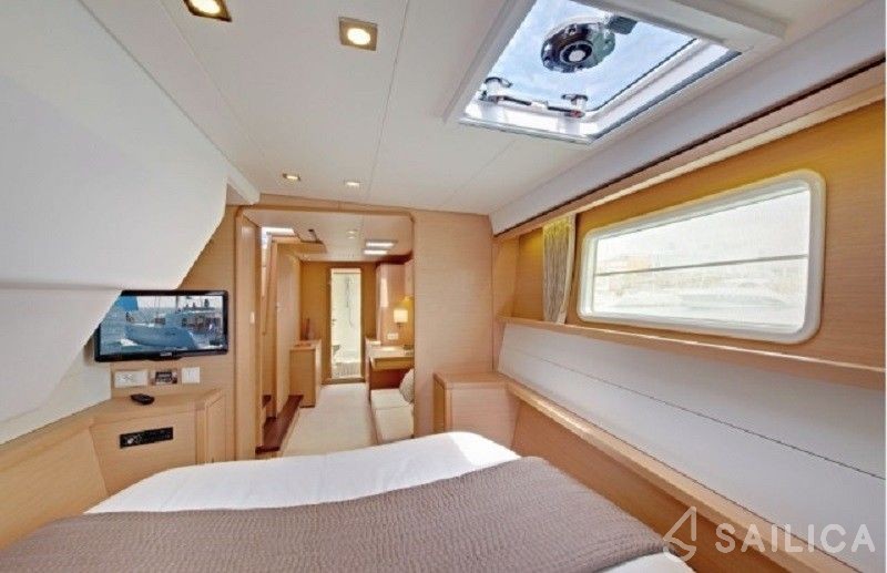 Lagoon 450  Flybridge - Yacht Charter Sailica