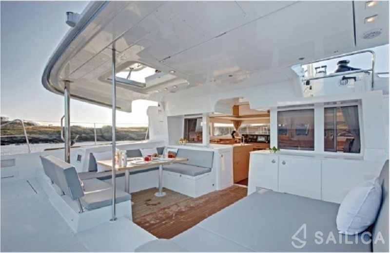Lagoon 450  Flybridge - Yacht Charter Sailica