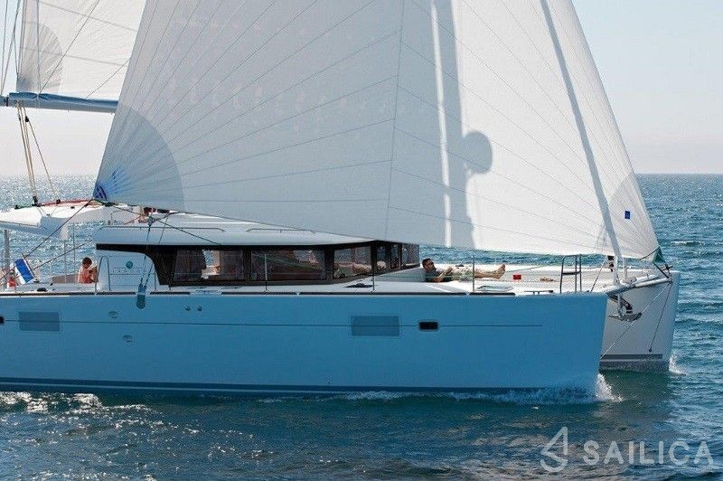 Lagoon 450  Flybridge - Yacht Charter Sailica