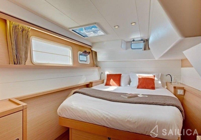 Lagoon 450  Flybridge - Yacht Charter Sailica