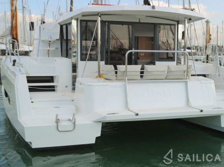 Bali 4.1 - Yacht Charter Sailica
