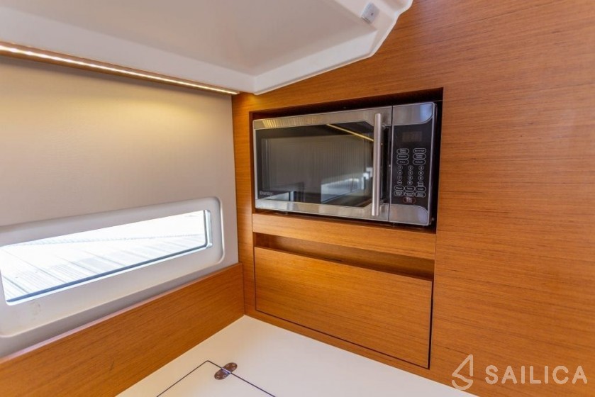 Sun Odyssey 410 - Yacht Charter Sailica