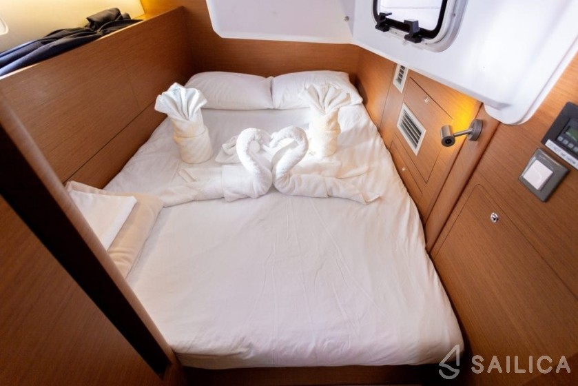 Sun Odyssey 410 - Yacht Charter Sailica