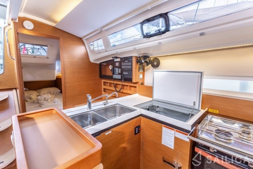 Sun Odyssey 410 - Yacht Charter Sailica