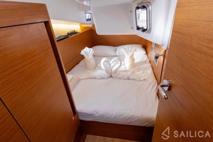 Sun Odyssey 410 - Yacht Charter Sailica