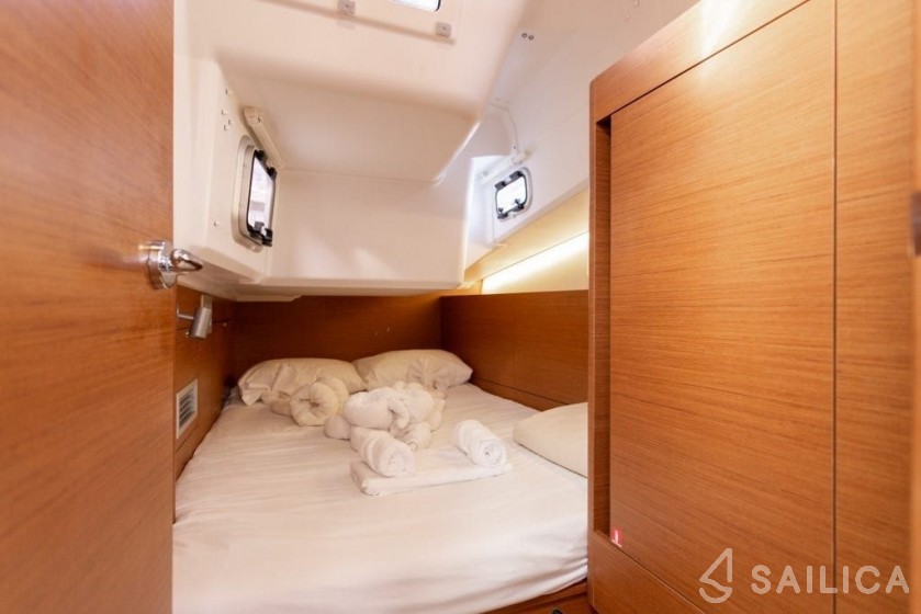 Sun Odyssey 410 - Yacht Charter Sailica