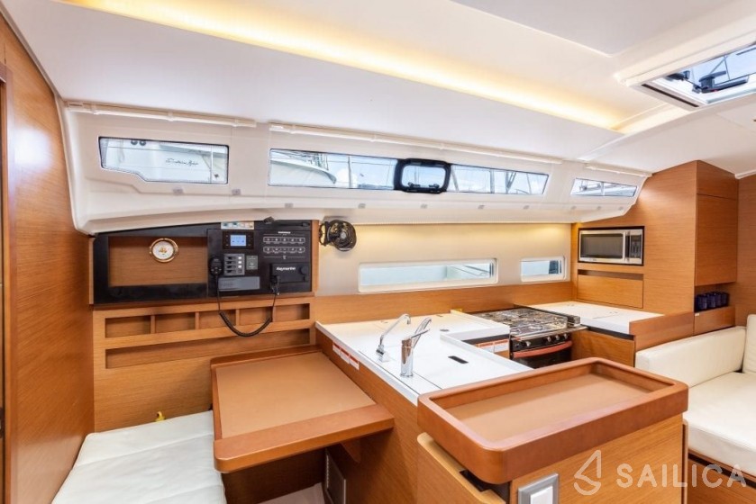Sun Odyssey 410 - Yacht Charter Sailica