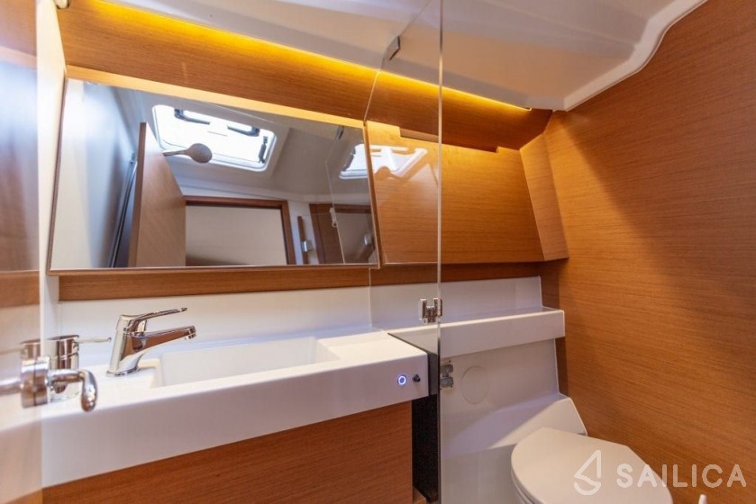 Sun Odyssey 410 - Yacht Charter Sailica