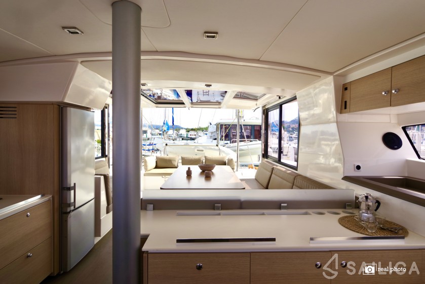 Bali 4.1 - Yacht Charter Sailica