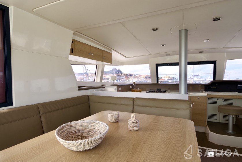 Bali 4.1 - Yacht Charter Sailica