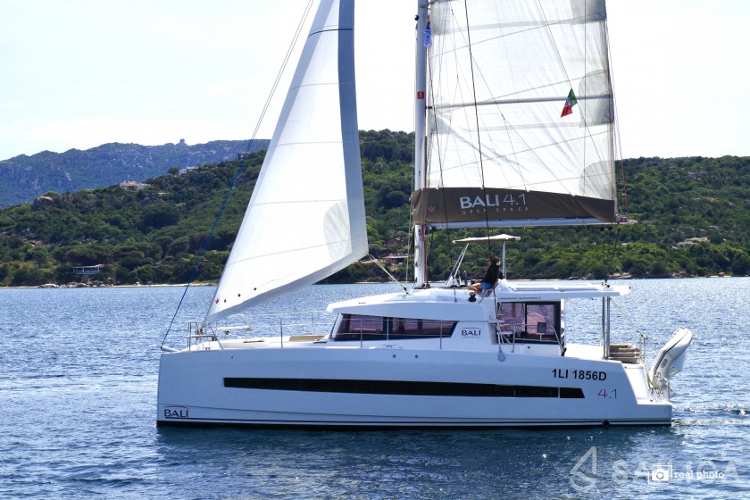 Bali 4.1 - Yacht Charter Sailica