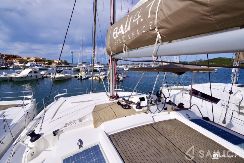 Bali 4.1 - Yacht Charter Sailica