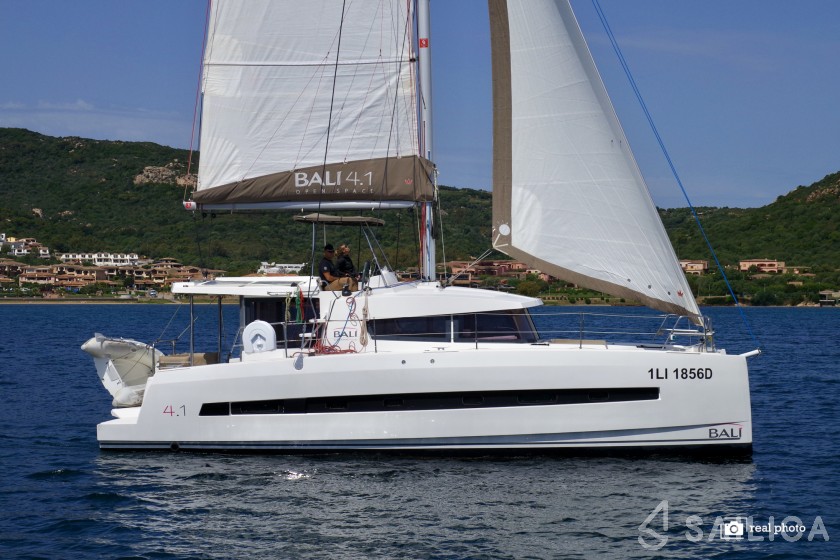 Bali 4.1 - Yacht Charter Sailica