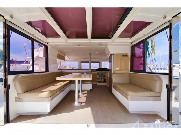 Bali 4.1 - Yacht Charter Sailica