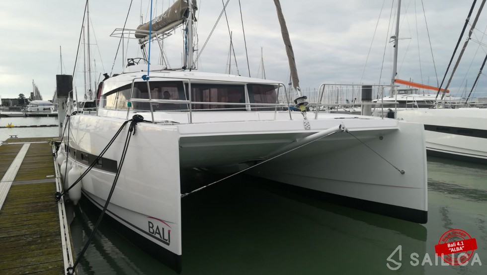 Bali 4.1 - Yacht Charter Sailica