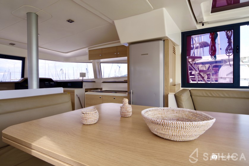 Bali 4.1 - Yacht Charter Sailica