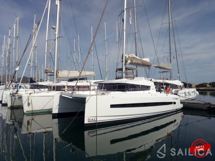 Bali 4.1 - Yacht Charter Sailica