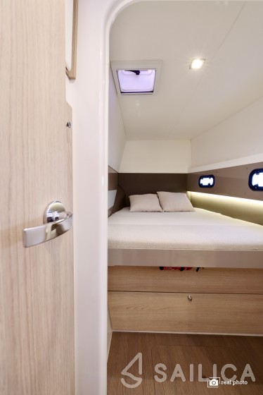 Bali 4.1 - Yacht Charter Sailica