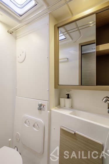 Lagoon 40 - Yacht Charter Sailica
