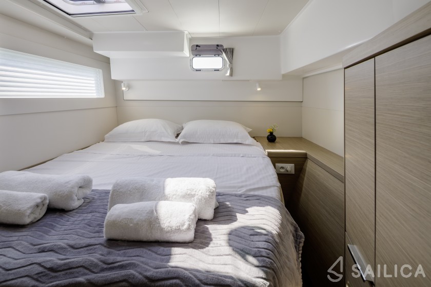 Lagoon 40 - Yacht Charter Sailica