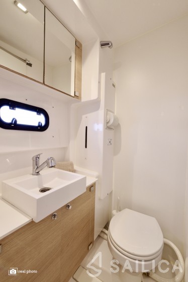 Bali 4.1 - Yacht Charter Sailica